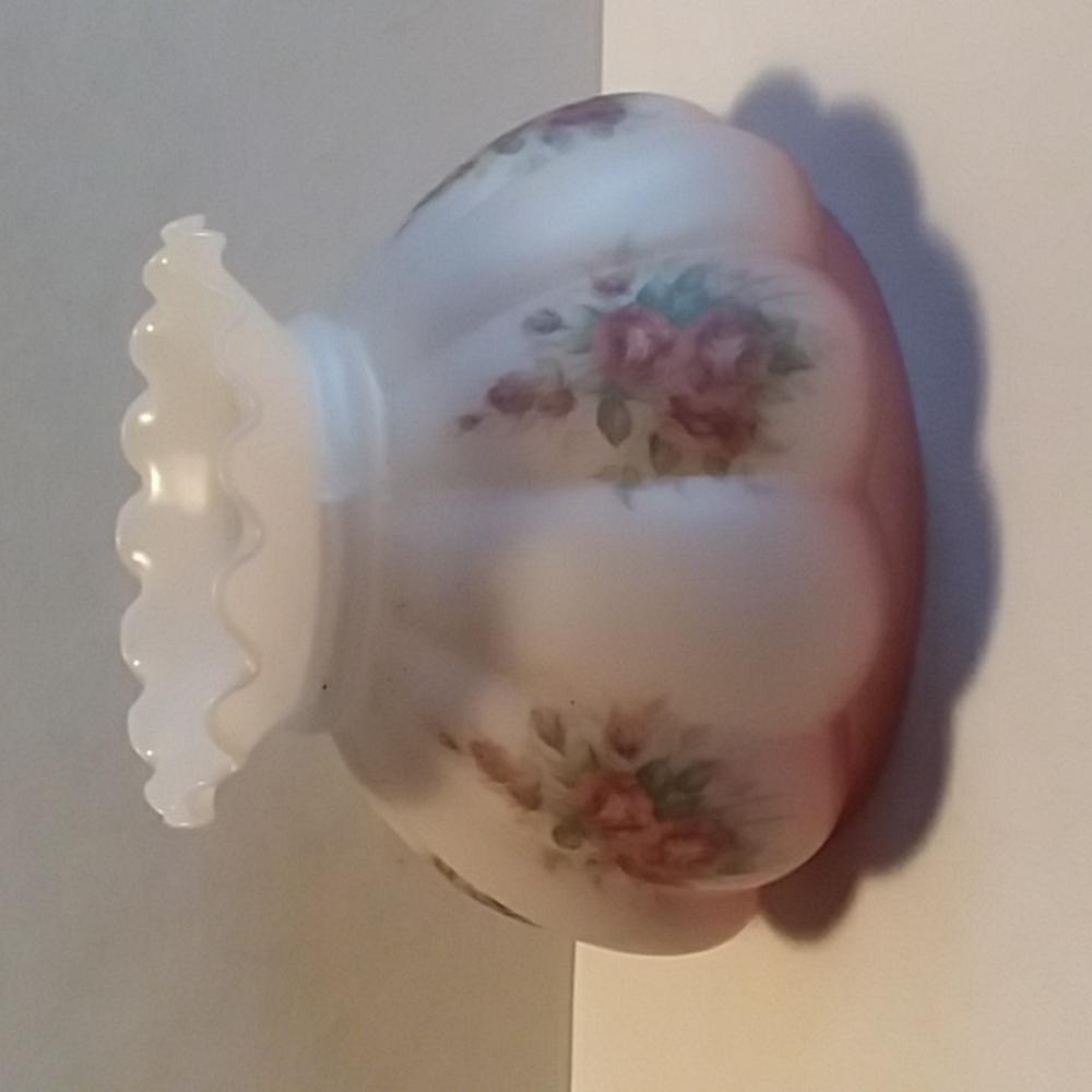 Glass Melon Lamp Shade With A Crimped Top